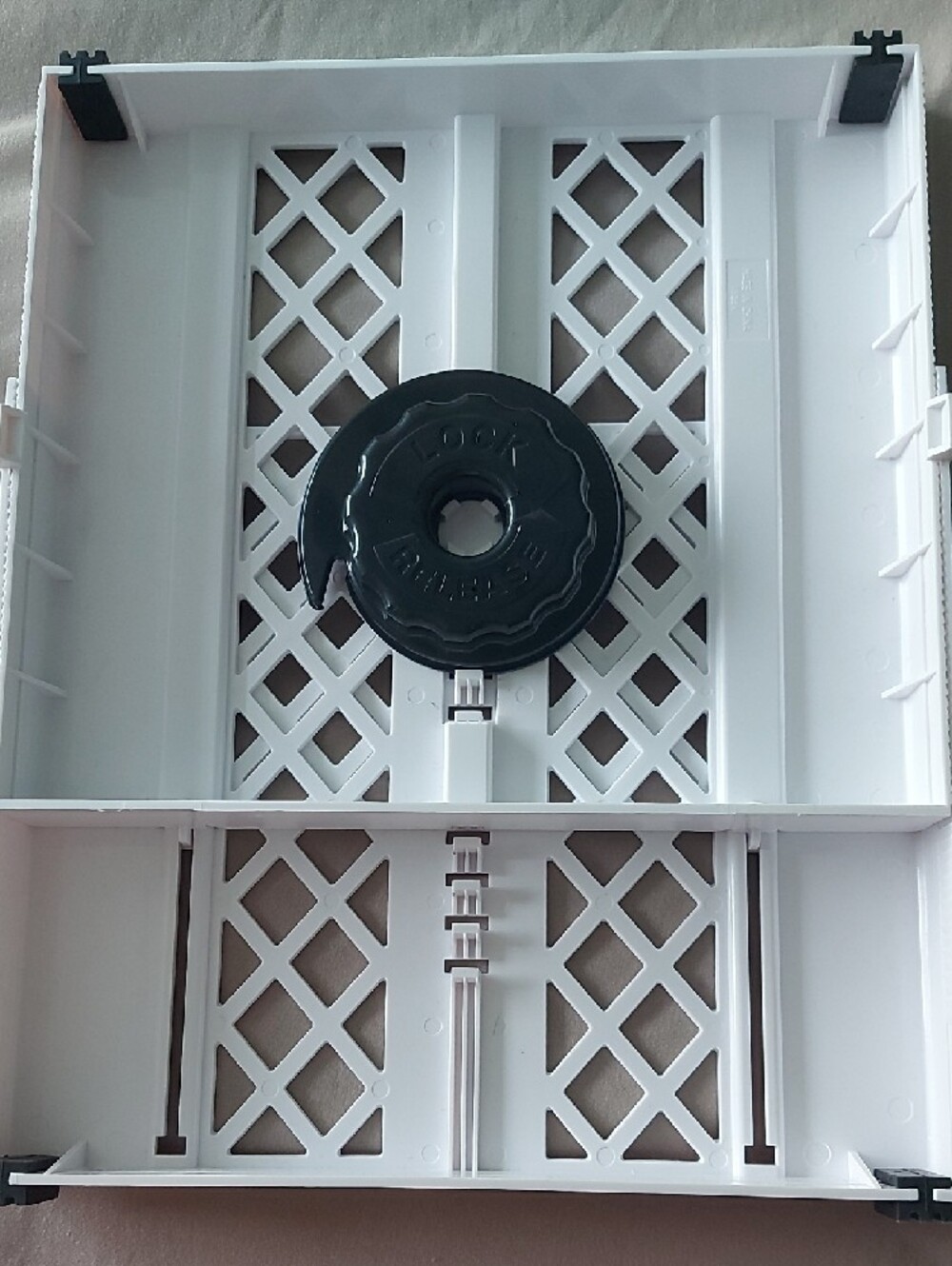 Lockermate Expandable Shelf - Picture 5 of 5